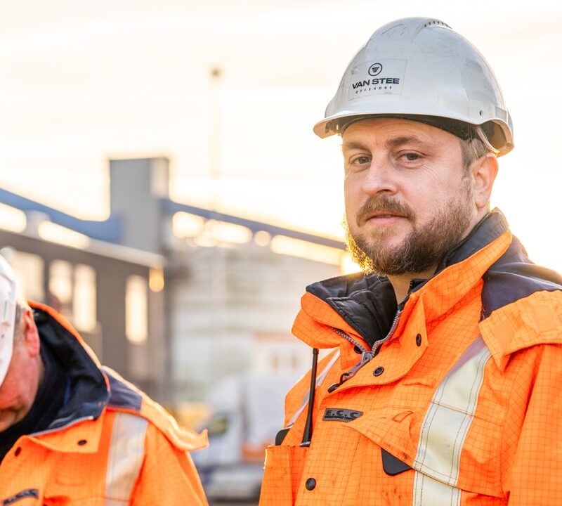 john schouten, eerste stuurman, zwerver 5, zwerver v, werken bij van stee, werken in offshore, banen maritiem