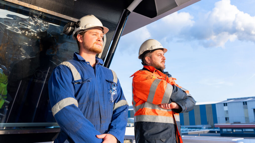kapitein, van stee offshore, werken in de offshore, maritiem, werkschepen, multicat, zwerver